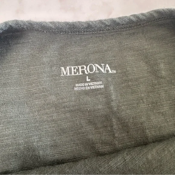 Merona Women’s Dark Olive Green Short Sleeve Tee with pocket. Size Large - Picture 9 of 13